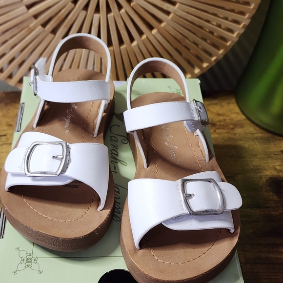 Chic White Baby Sandals with Buckle - 6Months - Picture 1 of 5